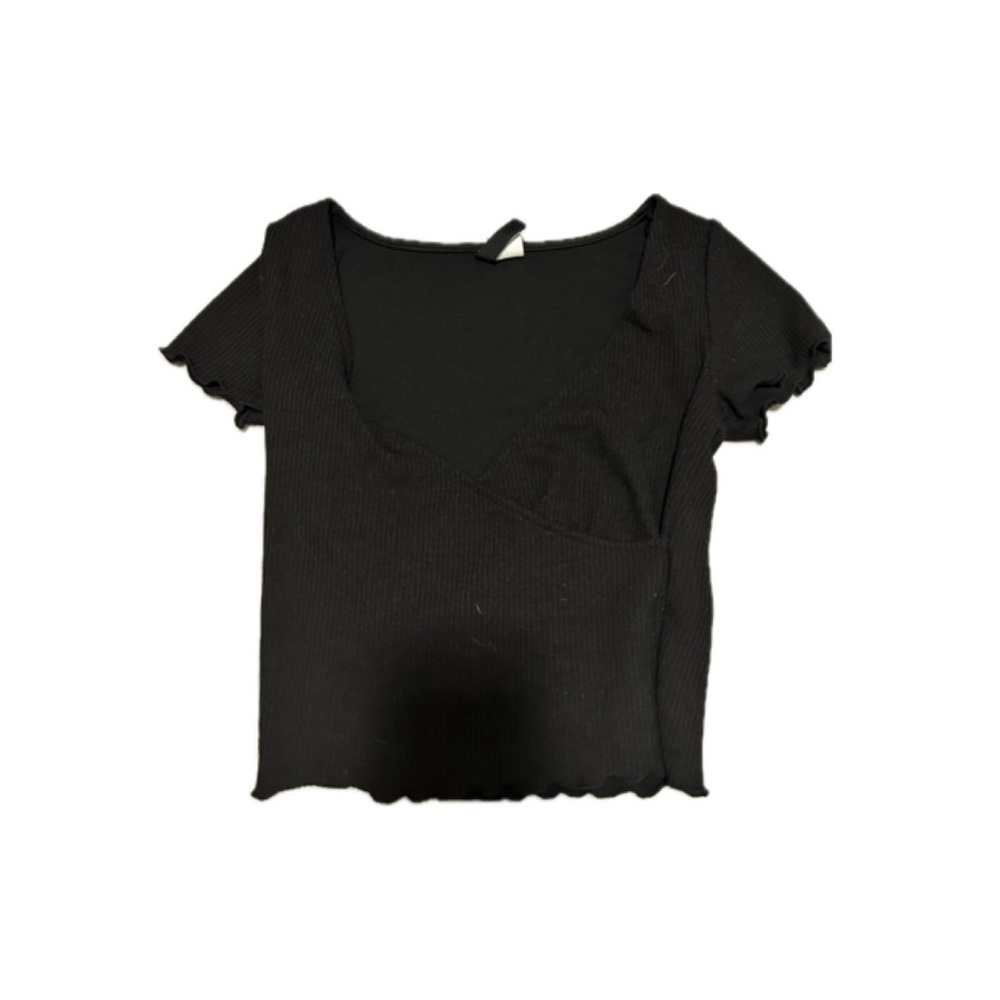 h&m lettuce cut v-neck top